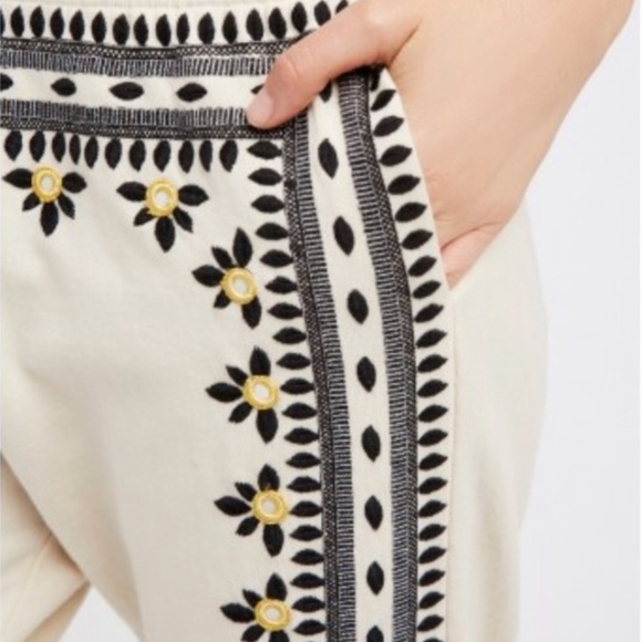 Free People Three Wishes Cropped Sweatpants in Cream, Size XS - Picture 3 of 11